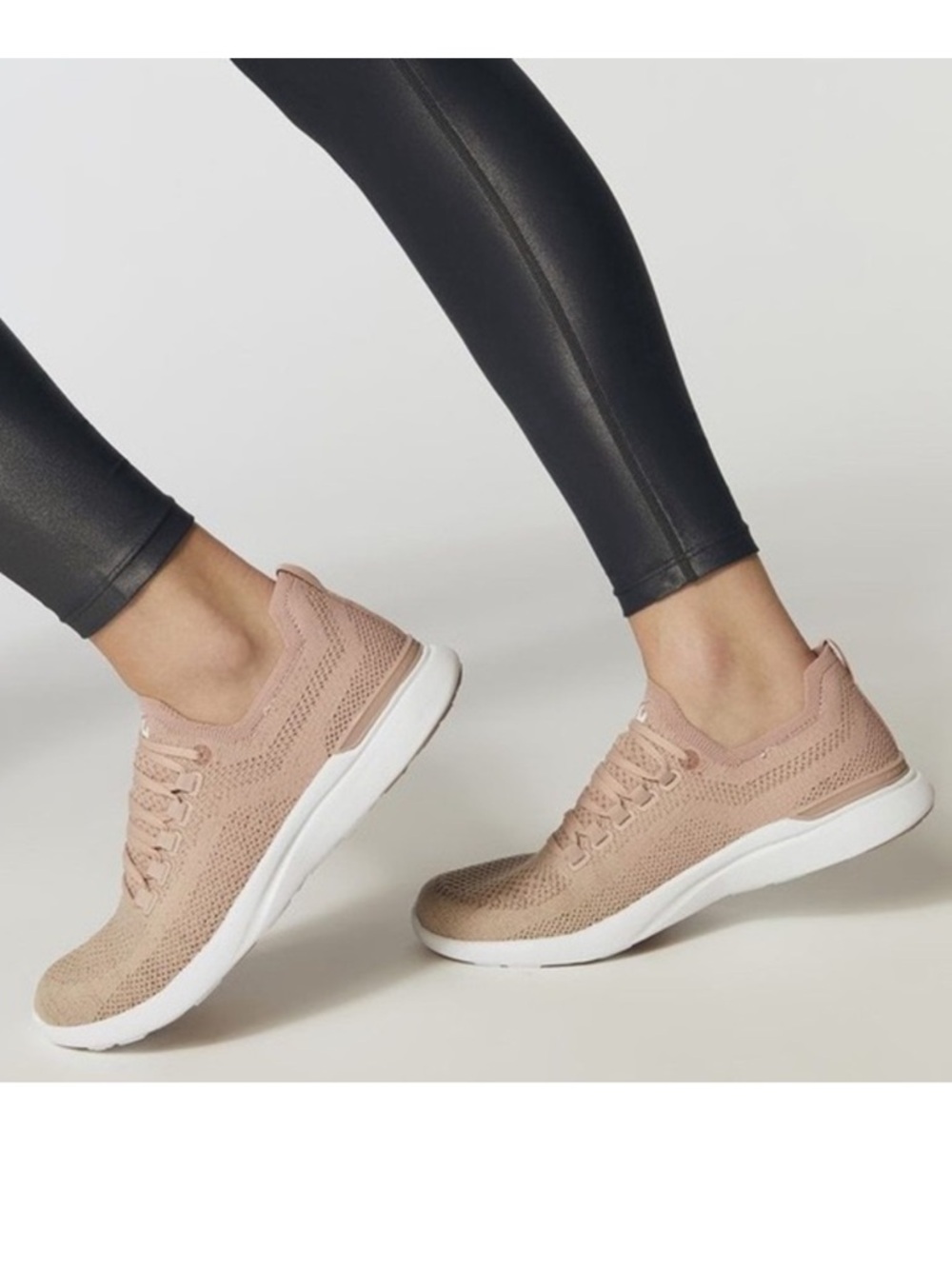 APL Techloom Breeze Running Shoes Sneakers 7 women’s creme plaster pink